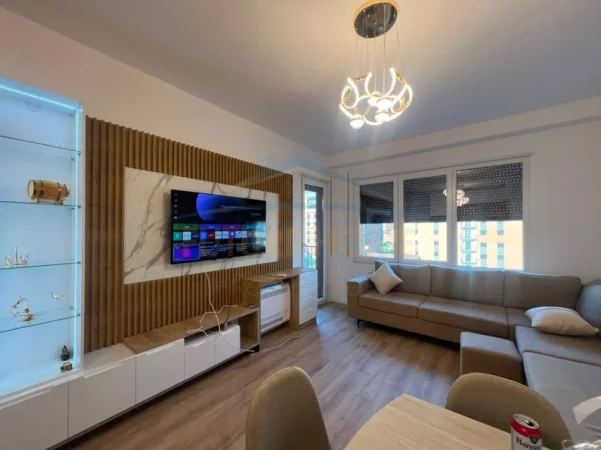 Tirane, jepet me qera apartament 2+1 Kati 4, 100 m² 650 € (Paskuqan)