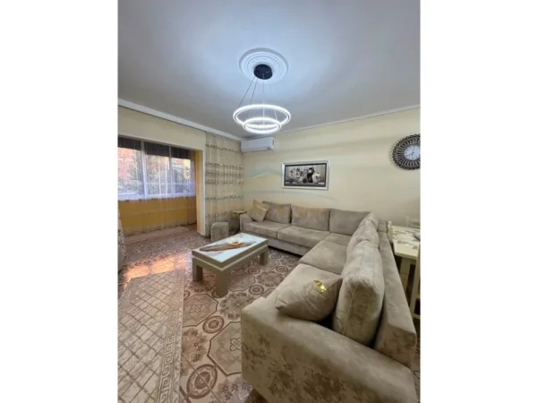 Tirane, jepet me qera apartament 2+1 Kati 2, 66 m² 600 € (Rruga Asim Vokshi)