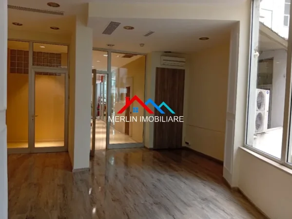 Tirane, shitet dyqan Kati 0, 34 m² 160.000 € (Rruga Sami Frasheri, afer Lanes.)