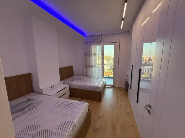 Disponojmë për Qera apartament të tipologjisë 2+1+2 pranë Bashkisë Kamëz. Empire72713