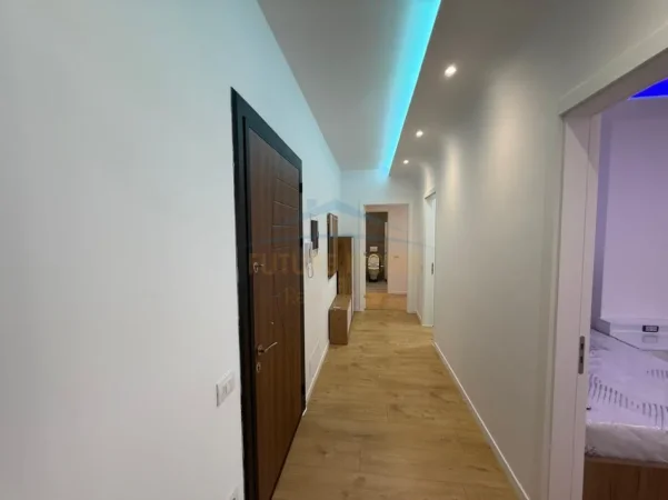 Tirane, jepet me qera apartament 2+1 Kati 7, 99 m² 600 € (Kamez)