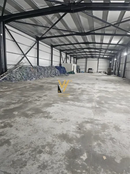 Durres, shitet magazine , 4.600 m² 870.000 € (BUDULL)