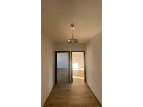 Tirane, jepet me qera apartament 1+1 Kati 5, 57 m² (Ali Demi)