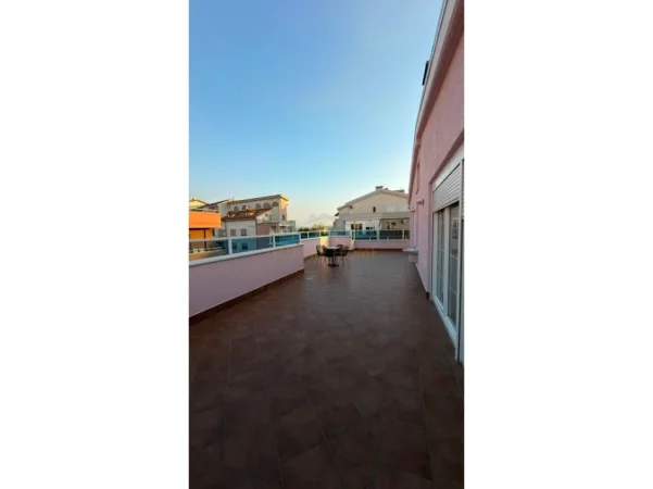 Tirane, jepet me qera apartament 2+1 Kati 6, 230 m² 800 € (Fresk)