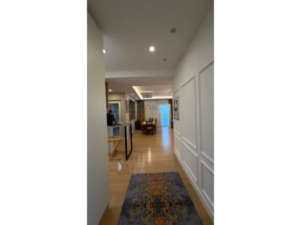 Tirane, jepet me qera apartament 2+1 Kati 6, 230 m² 800 € (Fresk)