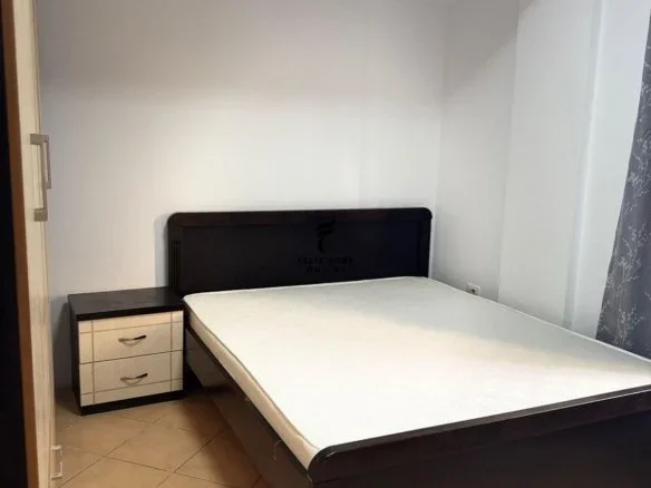 Tirane, jepet me qera apartament 3+1+Ballkon Kati 4, 120 m² 550 € (SELITE)