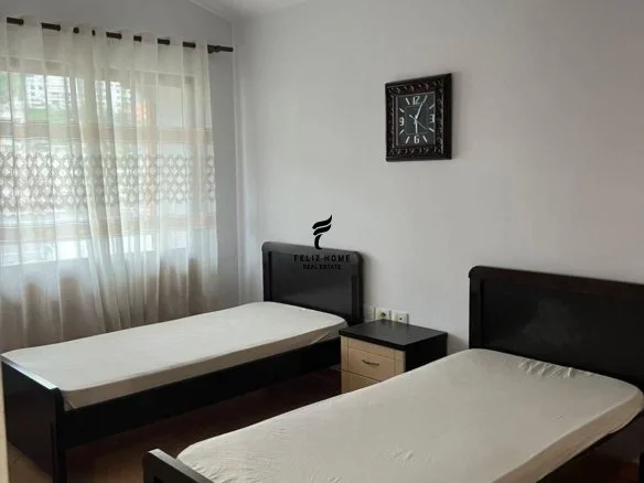 Tirane, jepet me qera apartament 3+1+Ballkon Kati 4, 120 m² 550 € (SELITE)