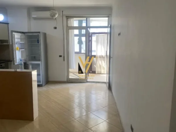 Tirane, jepet me qera apartament 2+1+Ballkon Kati 3, 95 m² 520 € (PAZARI I RI)