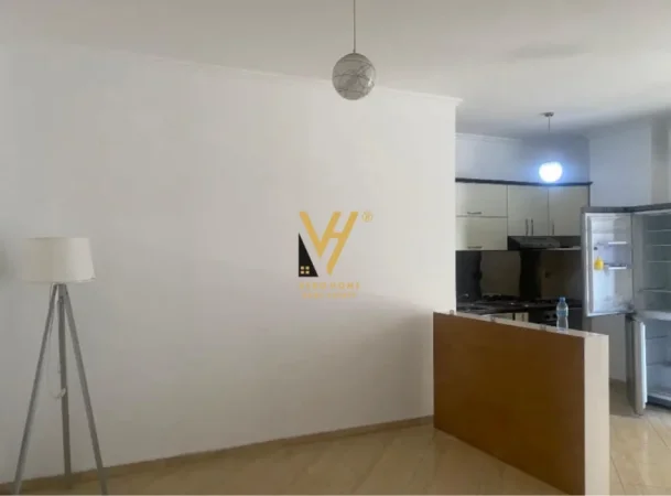Tirane, jepet me qera apartament 2+1+Ballkon Kati 3, 95 m² 520 € (PAZARI I RI)