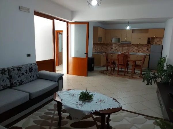 Tirane, jepet me qera apartament 2+1+Ballkon Kati 1, 110 m² 500 € (Stacioni i Trenit)