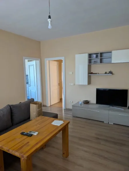 Tirane, jepet me qera apartament 2+1 Kati 2, 120 m² 550 € (FRESK)
