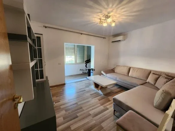 Tirane, jepet me qera apartament 1+1+Ballkon Kati 4, 70 m² 700 € (RRUGA E ELBASANIT)