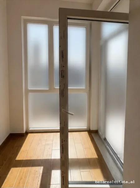 Tirane, jepet me qera zyre Kati 9, 120 m² 960 € (Asim Vokshi)