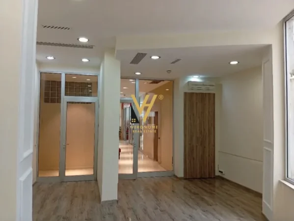 Tirane, shitet ambjent biznesi Kati 0, 34 m² 165.000 € (MYSLYM SHYRI)