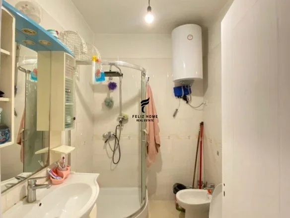 Tirane, jepet me qera apartament 2+1+Ballkon Kati 3, 95 m² 500 € (ASTIR)