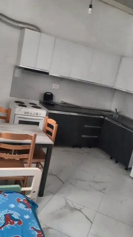 Tirane, jepet me qera apartament 1+1 Kati 1, 70 m² 300 € (Rruga Pjetër Budi)