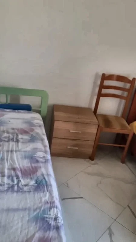 Tirane, jepet me qera apartament 1+1 Kati 1, 70 m² 300 € (Rruga Pjetër Budi)