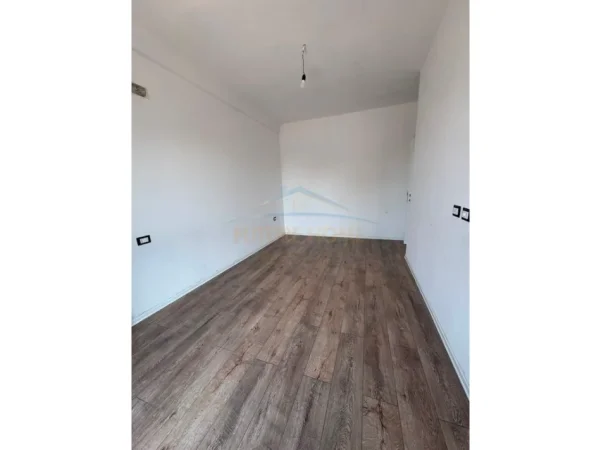 Tirane, shitet apartament 3+1 Kati 2, 124 m² 230.000 € (Jordan Misja)