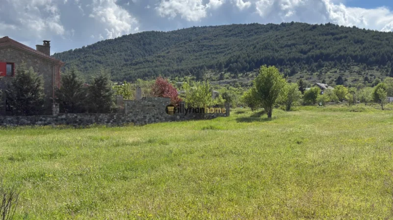 Korce, shitet toke , 1.228 m² 152.273 € (Voskopoje)