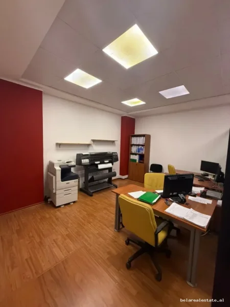 Tirane, jepet me qera zyre Kati 2, 60 m² 1.000 € (Rruga e Elbasanit)