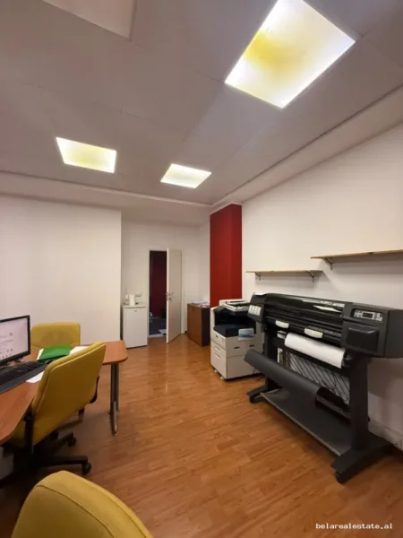 Tirane, jepet me qera zyre Kati 2, 60 m² 1.000 € (Rruga e Elbasanit)