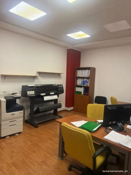 Tirane, jepet me qera zyre Kati 2, 60 m² 1.000 € (Rruga e Elbasanit)