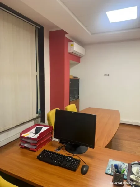 Tirane, jepet me qera zyre Kati 2, 60 m² 1.000 € (Rruga e Elbasanit)