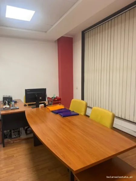 Tirane, jepet me qera zyre Kati 2, 60 m² 1.000 € (Rruga e Elbasanit)