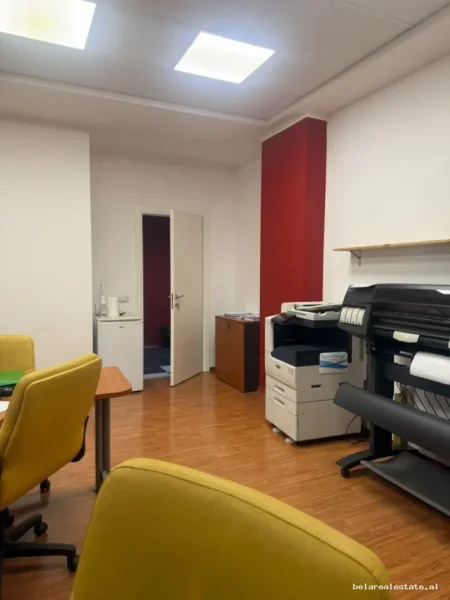 Tirane, jepet me qera zyre Kati 2, 60 m² 1.000 € (Rruga e Elbasanit)