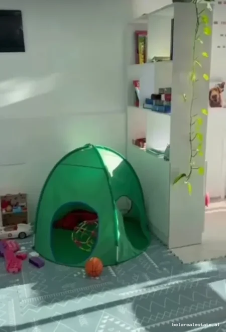 Tirane, jepet me qera dyqan Kati 1, 100 m² 640 € (Ali Dem)