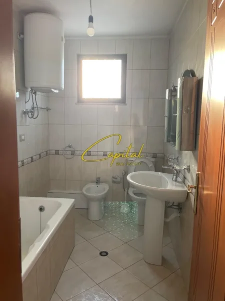 Tirane, jepet me qera apartament 2+1 Kati 3, 113 m² 450 € (SELITE)