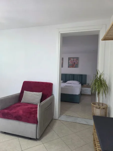 Tirane, jepet me qera apartament 1+1 Kati 1, 65 m² 400 € (Qytet studenti)