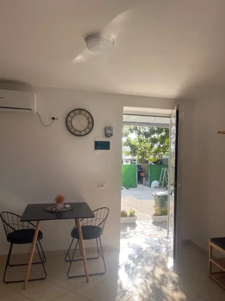 Tirane, jepet me qera apartament 1+1 Kati 1, 65 m² 400 € (Qytet studenti)