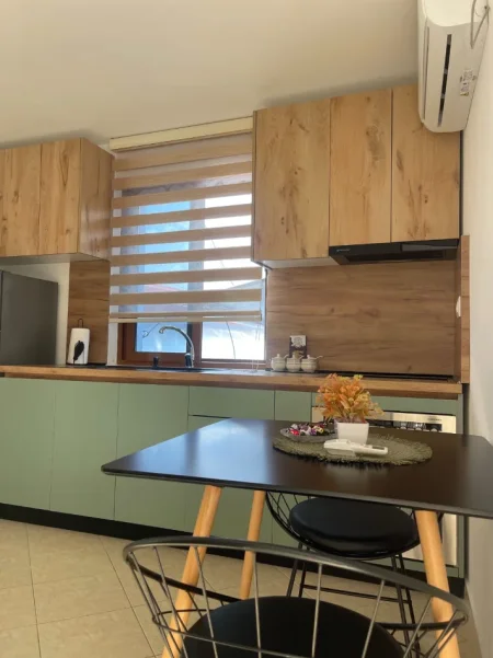 Tirane, jepet me qera apartament 1+1 Kati 1, 65 m² 400 € (Qytet studenti)