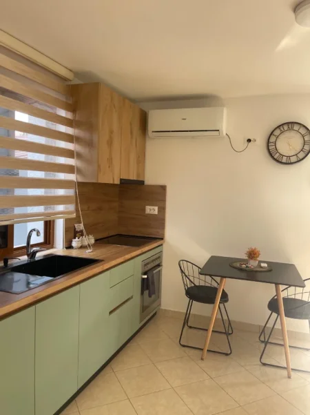 Tirane, jepet me qera apartament 1+1 Kati 1, 65 m² 400 € (Qytet studenti)