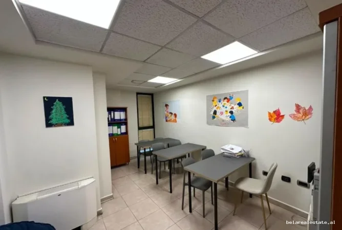 Tirane, jepet me qera zyre Kati 2, 110 m² 1.070 € (21 Dhjetori)