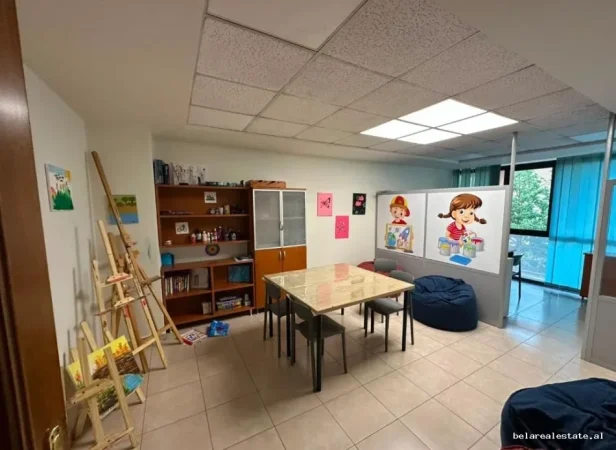 Tirane, jepet me qera zyre Kati 2, 110 m² 1.070 € (21 Dhjetori)