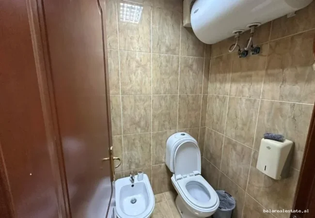 Tirane, jepet me qera zyre Kati 2, 110 m² 1.070 € (21 Dhjetori)