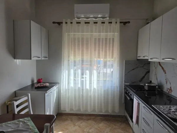 Tirane, jepet me qera apartament 1+1 Kati 2, 60 m² 400 € (MISTO MAME)