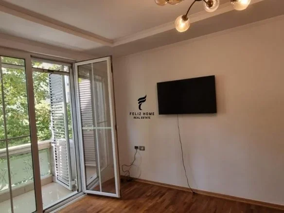 Tirane, jepet me qera zyre Kati 3, 90 m² 900 € (SHESHI WILLSON)