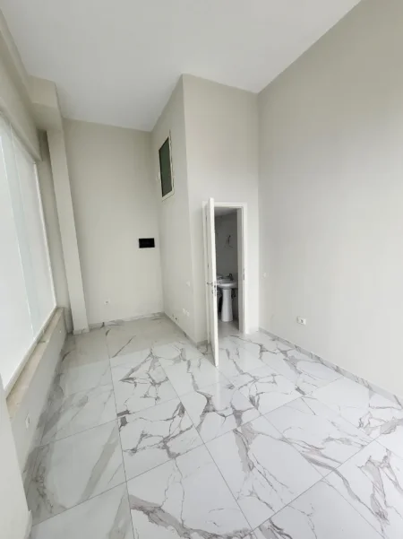Shitet: Amb i persht. per Zyre ( Selitë - Fiks te Rrethi, me pamje) me Verande | S. 19.26m² || 50,000 Euro