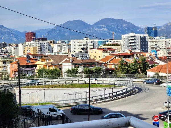 Shitet: Amb i persht. per Zyre ( Selitë - Fiks te Rrethi, me pamje) me Verande | S. 19.26m² || 50,000 Euro