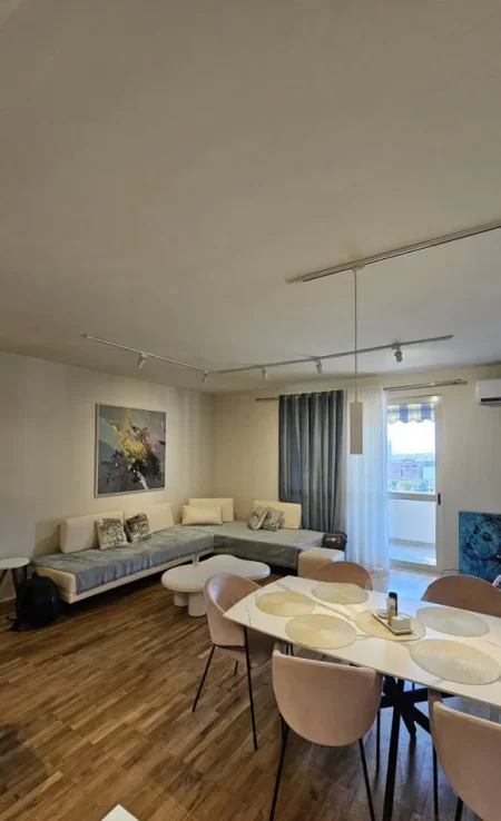 Tirane, jepet me qera apartament 2+1 Kati 11, 120 m² 950 € (Skanderbeg Square)