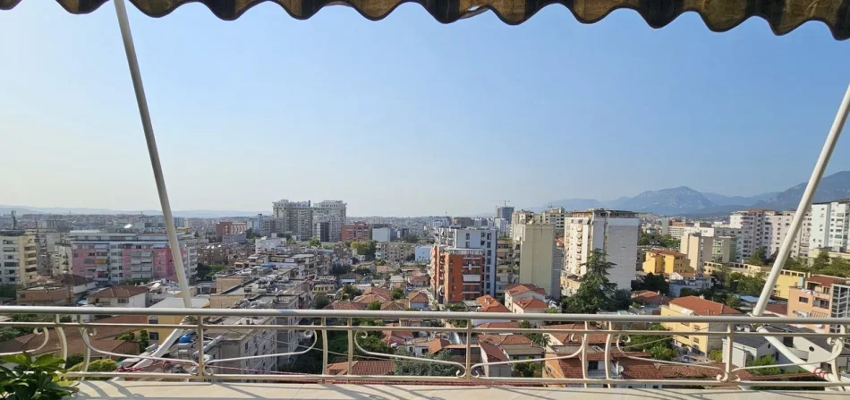 Tirane, jepet me qera apartament 2+1 Kati 11, 120 m² 950 € (Skanderbeg Square)