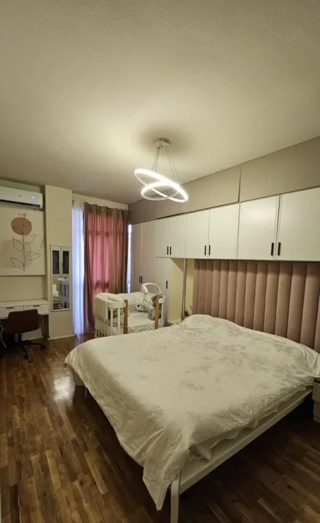 Tirane, jepet me qera apartament 2+1 Kati 11, 120 m² 950 € (Skanderbeg Square)