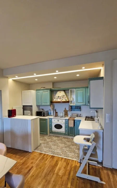 Tirane, jepet me qera apartament 2+1 Kati 11, 120 m² 950 € (Skanderbeg Square)