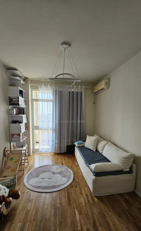 Tirane, jepet me qera apartament 2+1 Kati 11, 120 m² 950 € (Skanderbeg Square)