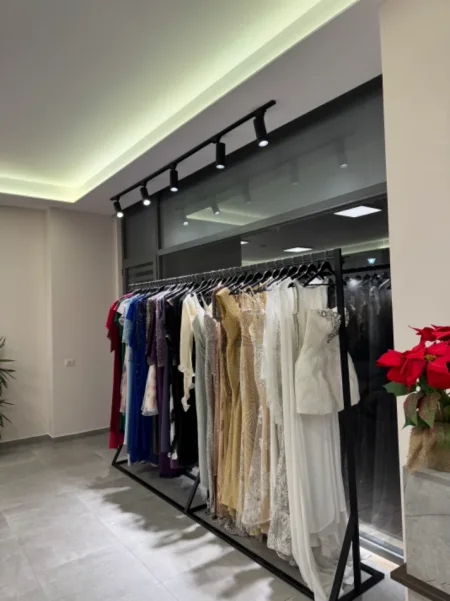 Shitet biznes butik fustanesh , 142 m² (Rruga Don Bosko)