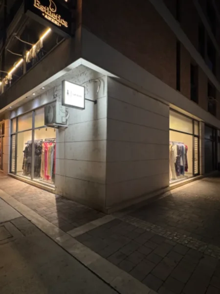 Shitet biznes butik fustanesh , 142 m² (Rruga Don Bosko)