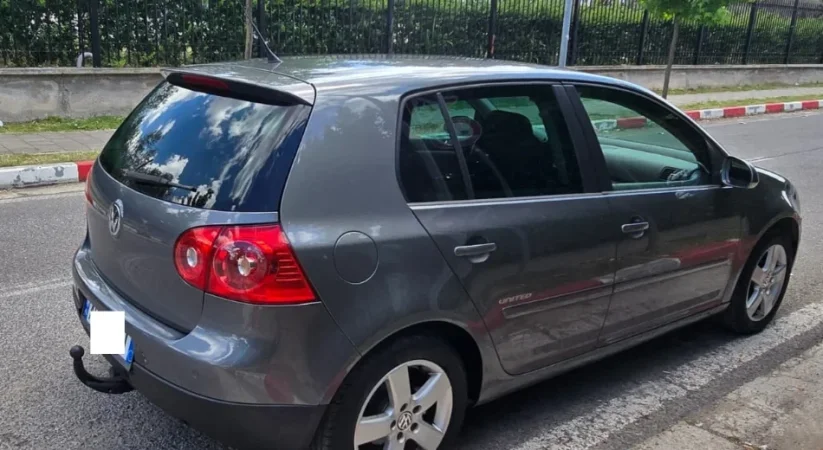 Tirane, shes makine VOLKSWAGEN GOLF 5 2008 Nafte, gri metalizato manuale Klima 210.000 km 3.900 €